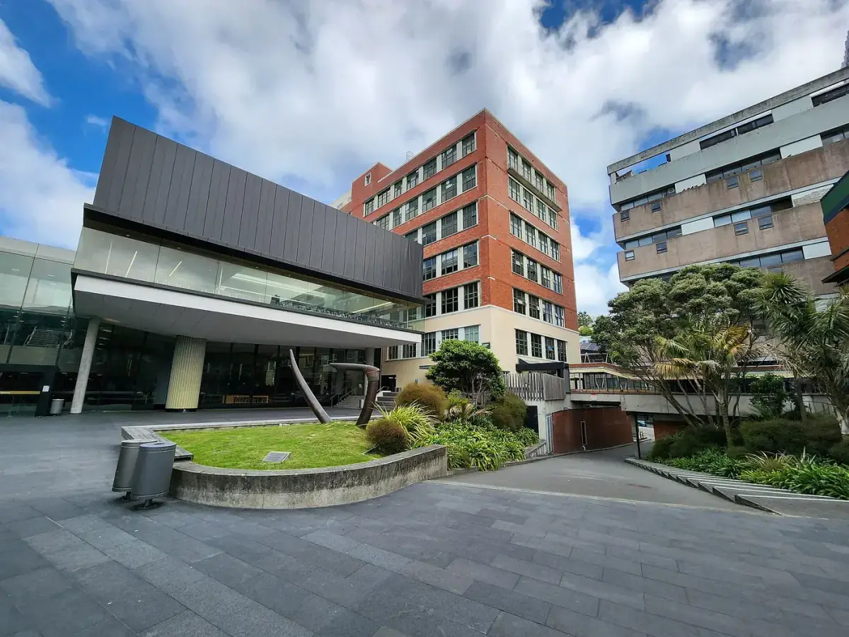 University students walking on a New Zealand campus